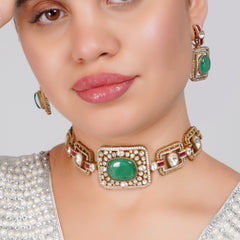 Regal Emerald Radiance Necklace Set – With Matching Earrings