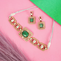 Regal Emerald Radiance Necklace Set – With Matching Earrings