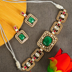 Regal Emerald Radiance Necklace Set – With Matching Earrings