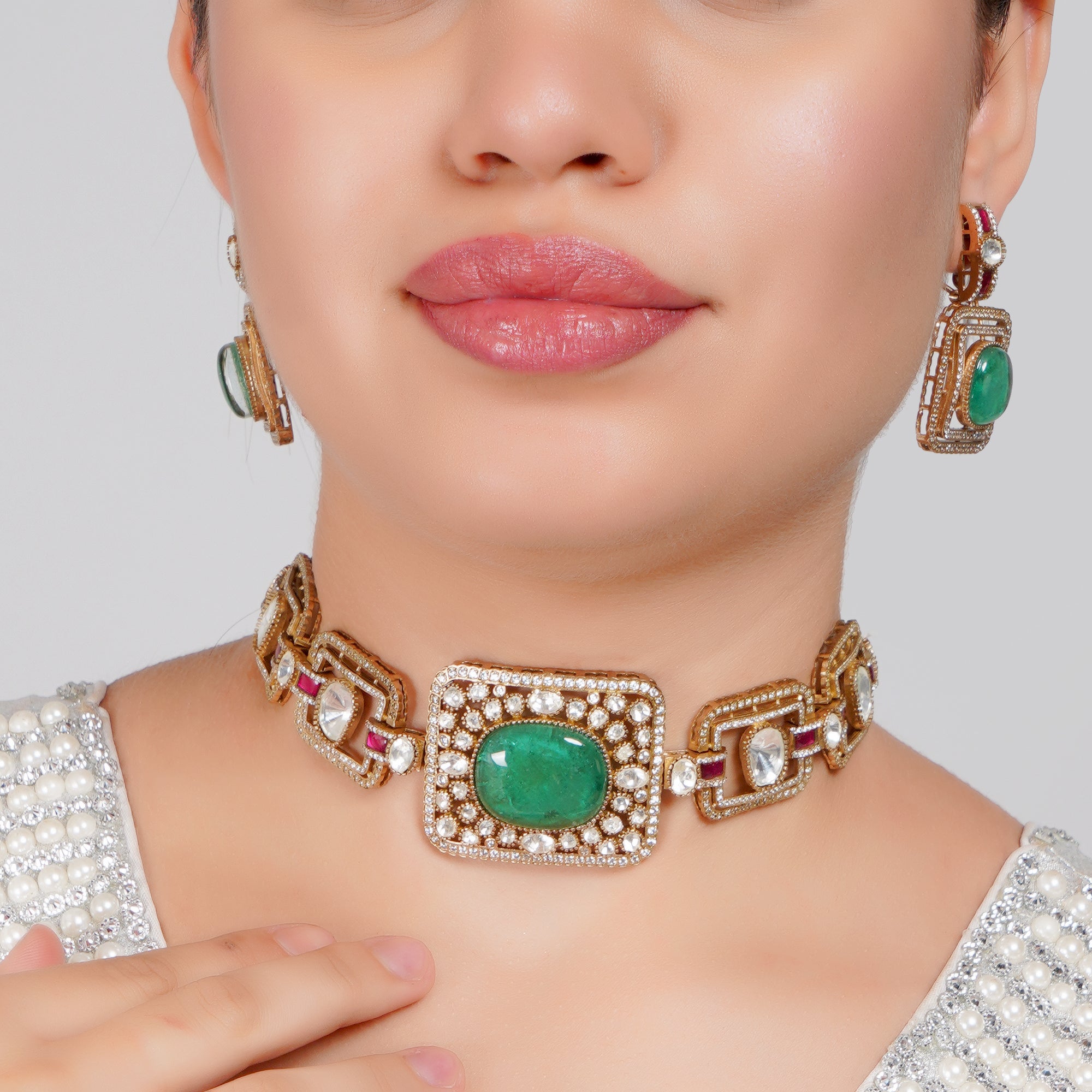 Regal Emerald Radiance Necklace Set – With Matching Earrings